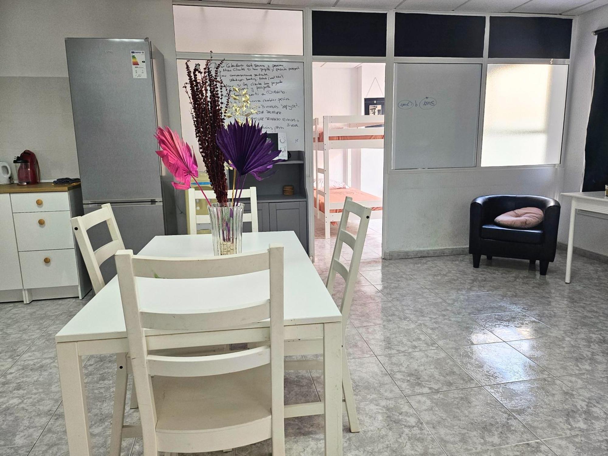 הוסטל Corralejo Coliving By Amazzzing Travel מראה חיצוני תמונה