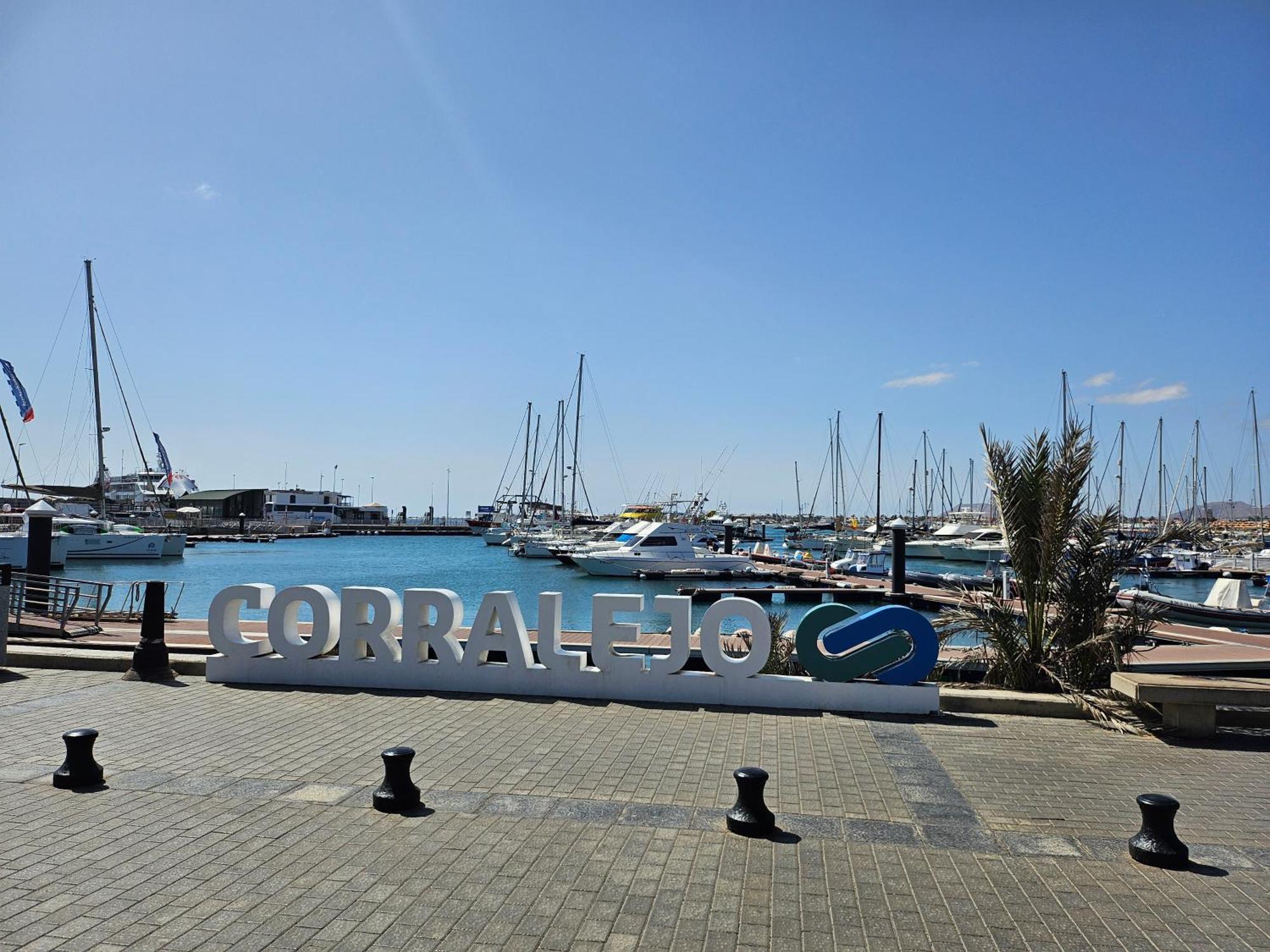 הוסטל Corralejo Coliving By Amazzzing Travel מראה חיצוני תמונה