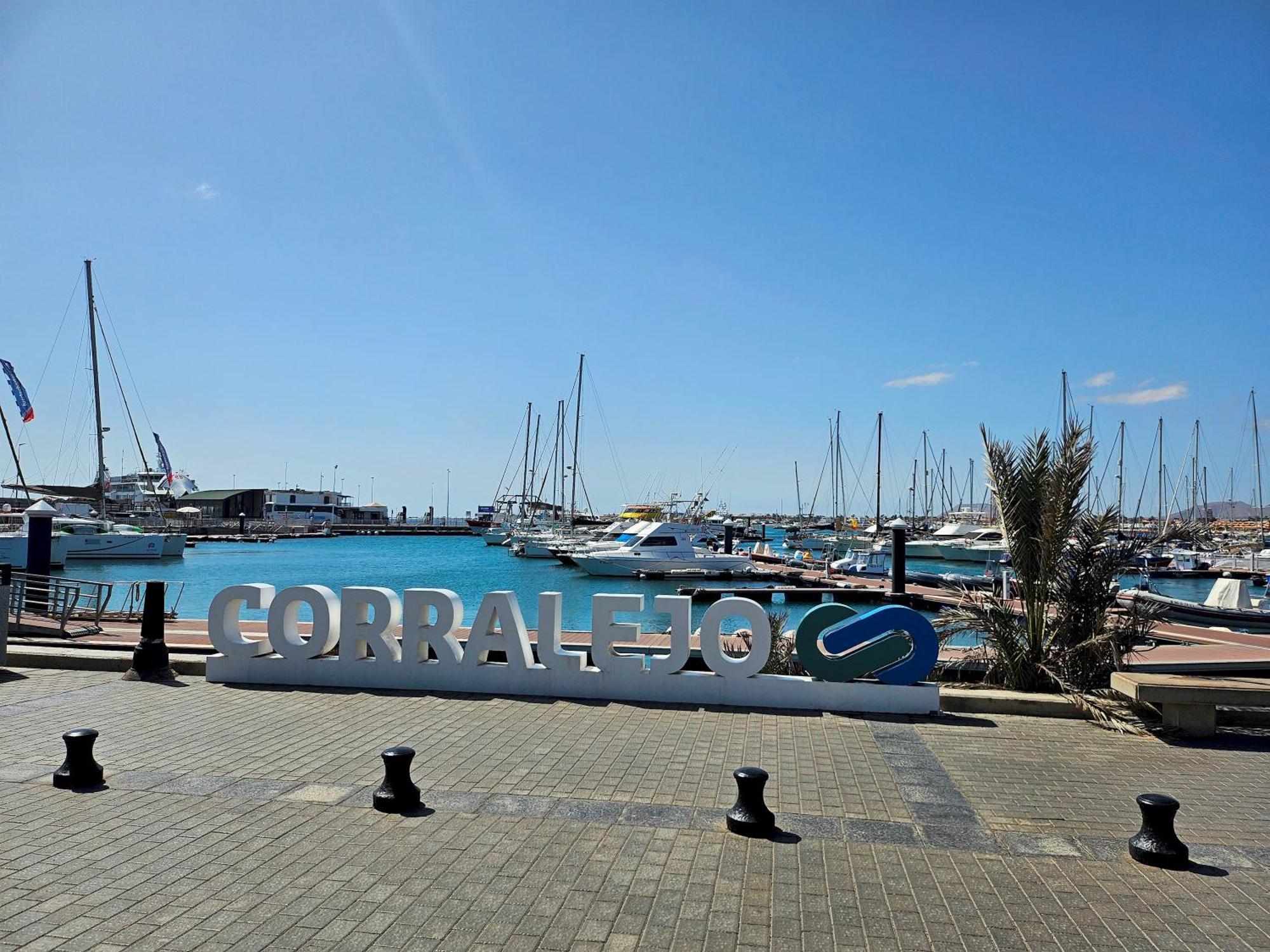 הוסטל Corralejo Coliving By Amazzzing Travel מראה חיצוני תמונה