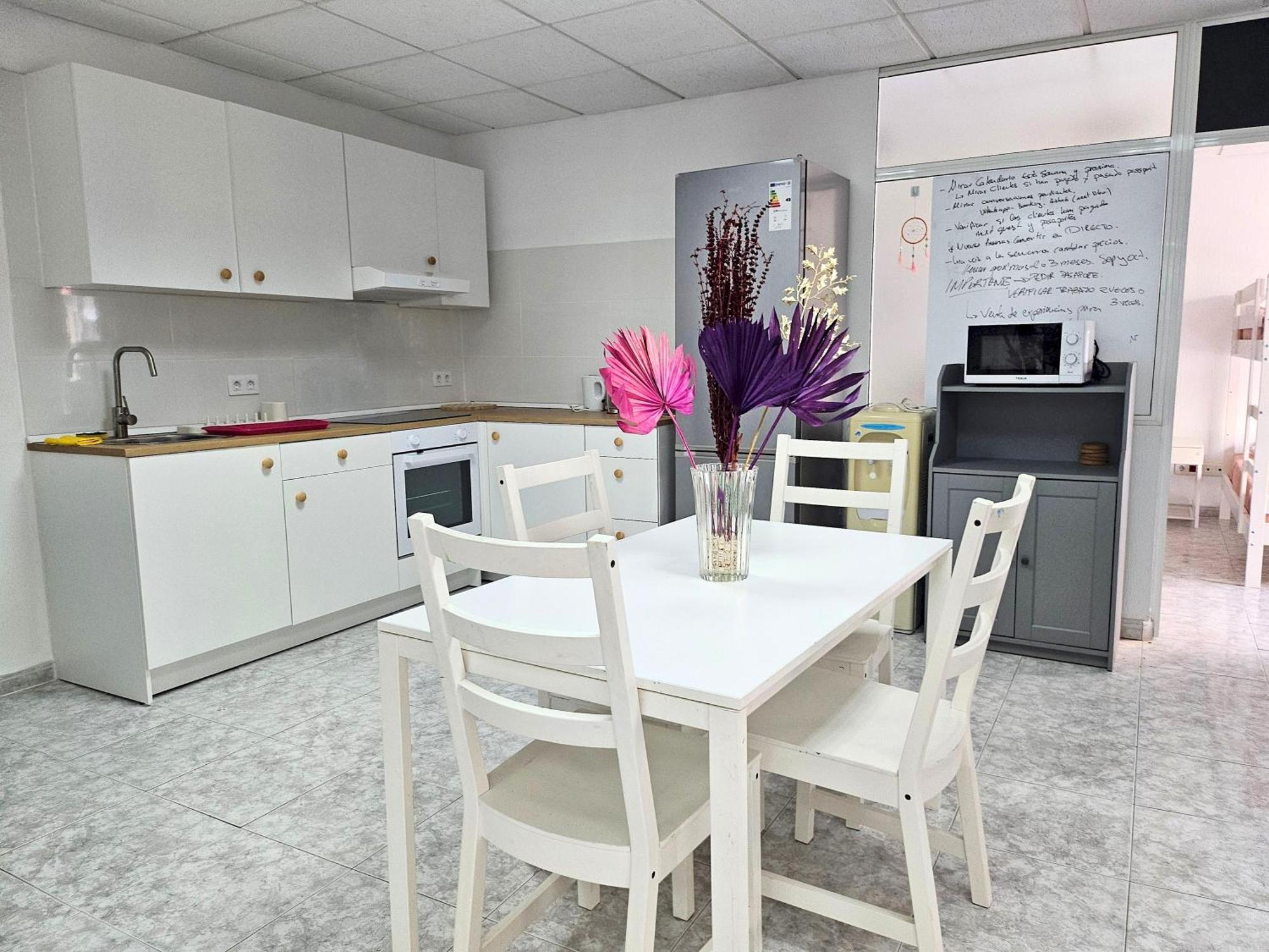 הוסטל Corralejo Coliving By Amazzzing Travel מראה חיצוני תמונה